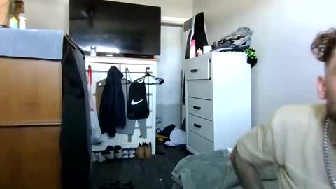 cruz815 online show from 04/15/26, 08:42