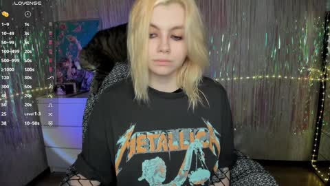 Snapshot of cryptobjgirlv2 chatting on 01/29/25, 05:02 Lilith online show from 01/29/25, 05:02