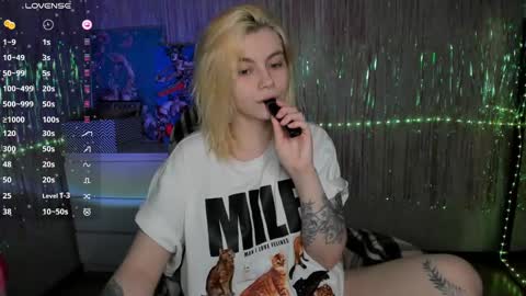 Snapshot of cryptobjgirlv2 chatting on 02/13/25, 02:52 Lilith online show from 02/13/25, 02:52