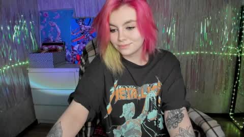 Snapshot of cryptobjgirlv2 chatting on 02/19/25, 04:55 Lilith online show from 02/19/25, 04:55