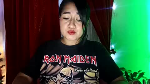 Snapshot of crystal_669 chatting on 12/23/24, 05:28 carol online show from 12/23/24, 05:28