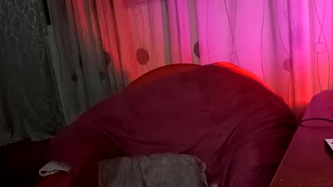 Snapshot of crystal_669 chatting on 02/15/25, 05:41 carol online show from 02/15/25, 05:41