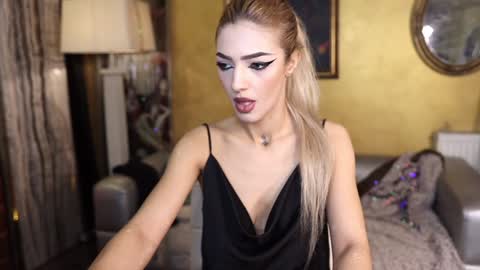 Crys online show from 01/01/25, 01:05