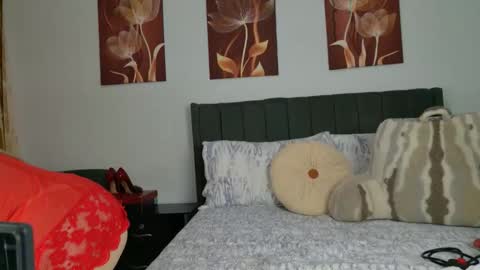 CRYSTAL  online show from 01/12/26, 08:25