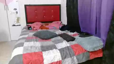 Snapshot of crystal_starx chatting on 01/28/25, 04:50 Crystal Blaze online show from 01/28/25, 04:50