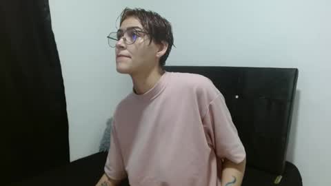 Snapshot of crystal_starx chatting on 02/21/25, 02:50 Crystal Blaze online show from 02/21/25, 02:50