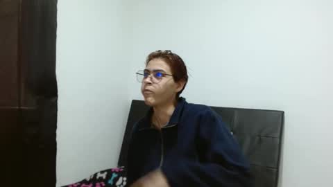 Snapshot of crystal_starx chatting on 03/02/25, 08:18 Crystal Blaze online show from 03/02/25, 08:18