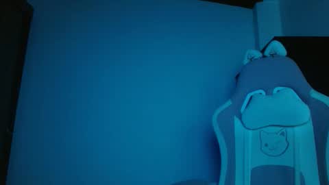 Snapshot of crystal_starx chatting on 09/17/25, 11:01 Crystal Blaze online show from 09/17/25, 11:01