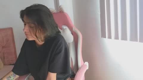 Snapshot of crystal_starx chatting on 11/21/25, 03:33 Crystal Blaze online show from 11/21/25, 03:33