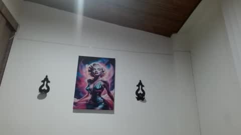 Snapshot of crystal_starx chatting on 06/11/26, 01:49 Crystal Blaze online show from 06/11/26, 01:49