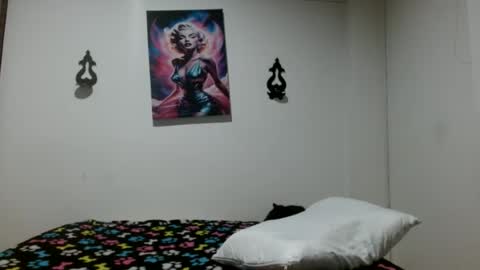 Snapshot of crystal_starx chatting on 06/13/26, 05:38 Crystal Blaze online show from 06/13/26, 05:38