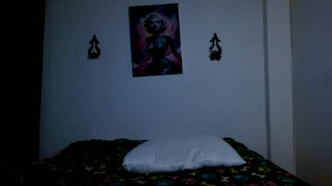 Snapshot of crystal_starx chatting on 06/17/26, 01:41 Crystal Blaze online show from 06/17/26, 01:41