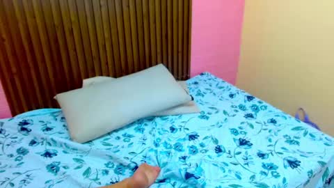 Snapshot of crystal_walls chatting on 01/15/25, 09:20 I AM CRYSTAL online show from 01/15/25, 09:20