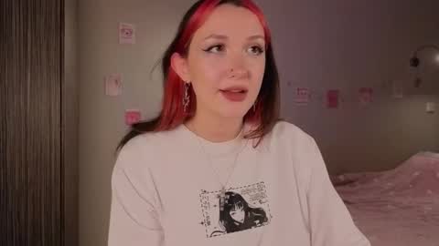 Snapshot of crystalblaze_ chatting on 09/16/25, 07:59 Grace online show from 09/16/25, 07:59