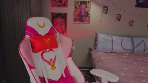 Snapshot of crystalblaze_ chatting on 11/19/25, 08:42 Grace online show from 11/19/25, 08:42