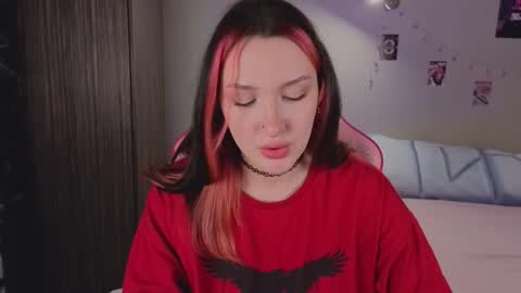 Snapshot of crystalblaze_ chatting on 11/30/25, 08:57 Grace online show from 11/30/25, 08:57