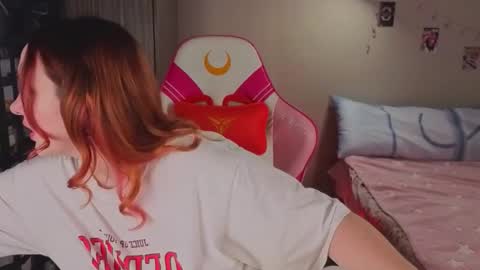 Snapshot of crystalblaze_ chatting on 12/17/25, 08:48 Grace online show from 12/17/25, 08:48