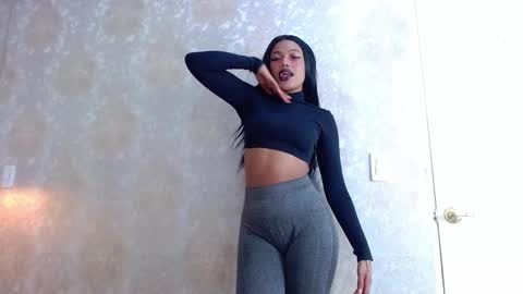 Crystal online show from 09/16/25, 05:47