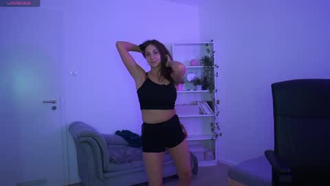 Crystalbrunette18 online show from 04/18/26, 07:07