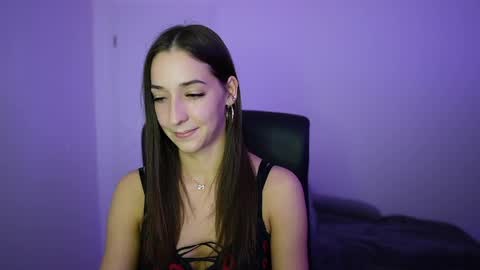 Crystalbrunette18 online show from 05/05/26, 07:44