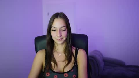 Crystalbrunette18 online show from 06/01/26, 07:37