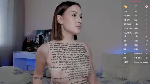 Snapshot of crystalcandies chatting on 10/08/25, 08:01 Arina online show from 10/08/25, 08:01