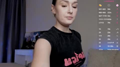 Snapshot of crystalcandies chatting on 10/25/25, 02:02 Arina online show from 10/25/25, 02:02