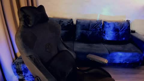 crystalemily online show from 02/24/25, 08:14