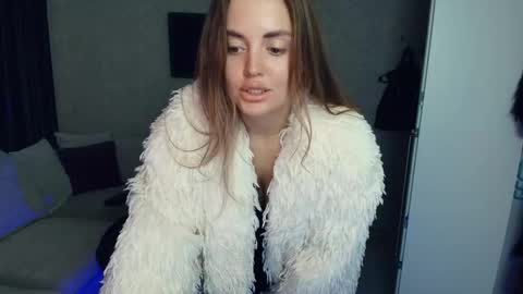 crystalemily online show from 10/17/25, 07:16