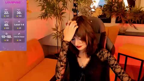 Snapshot of crystallbloom chatting on 09/12/25, 01:33 crystallbloom online show from 09/12/25, 01:33