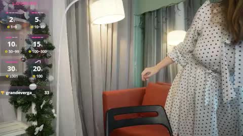 Snapshot of crystallglow chatting on 12/19/25, 09:11 Kitty online show from 12/19/25, 09:11