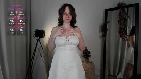 Snapshot of crystallglow chatting on 01/08/26, 09:06 Kitty online show from 01/08/26, 09:06