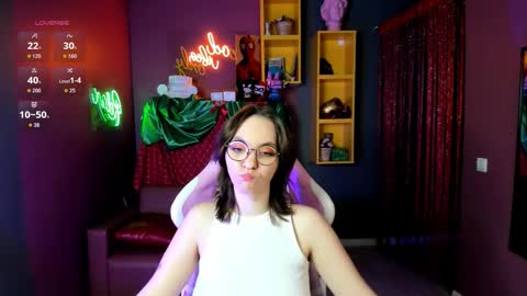 Snapshot of crystallglow chatting on 01/11/26, 09:53 Kitty online show from 01/11/26, 09:53