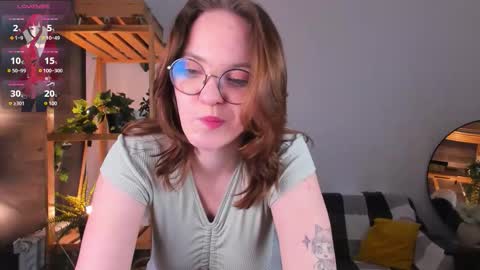 Snapshot of crystallglow chatting on 02/17/26, 09:10 Kitty online show from 02/17/26, 09:10