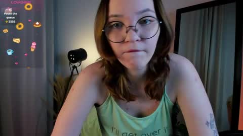 Snapshot of crystallglow chatting on 03/31/26, 10:10 Kitty online show from 03/31/26, 10:10