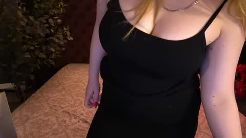 crystallpaws_ online show from 05/26/26, 05:47