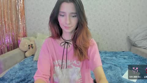 Snapshot of crystalnut chatting on 01/11/25, 10:19 Maria online show from 01/11/25, 10:19