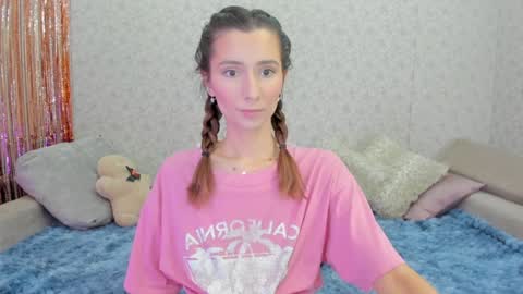 Snapshot of crystalnut chatting on 01/23/25, 12:52 Maria online show from 01/23/25, 12:52