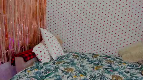 Snapshot of crystalnut chatting on 02/13/25, 03:18 Maria online show from 02/13/25, 03:18