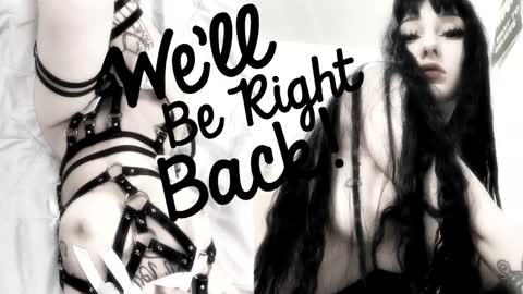 Sasha    Make me moan with patterns   good music here  online show from 11/17/25, 11:49