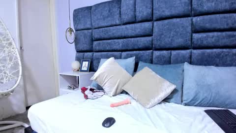 Crystal online show from 04/12/26, 08:25