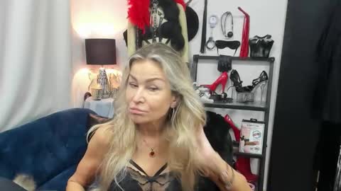 CrystalHotty online show from 11/04/25, 05:17