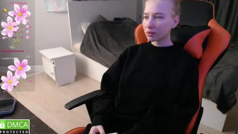 Lia online show from 02/21/25, 12:38