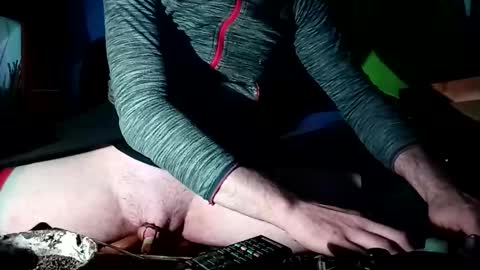 Snapshot of crystelweed chatting on 10/12/25, 01:48 crystelweed online show from 10/12/25, 01:48