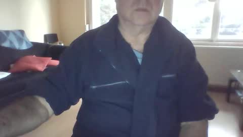 csikar1 online show from 11/17/25, 07:25