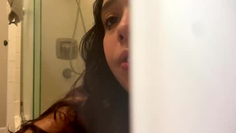 Snapshot of cubanwetdreamdoll chatting on 07/20/26, 05:04 Thick Cuban Laz online show from 07/20/26, 05:04