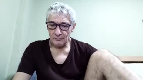 Snapshot of cucaio18 chatting on 11/26/25, 01:17 BIG UNCUT HARD COCK online show from 11/26/25, 01:17