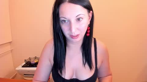 Snapshot of cuckqueenxxl chatting on 02/16/25, 03:38 HELEN online show from 02/16/25, 03:38