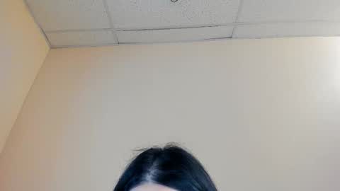 Snapshot of cuckqueenxxl chatting on 09/17/25, 12:18 HELEN online show from 09/17/25, 12:18