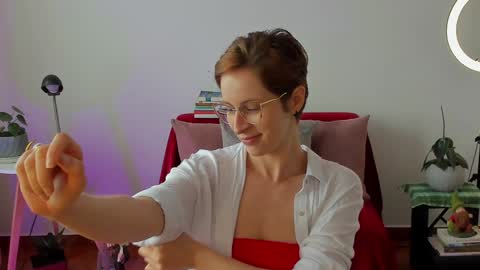 Snapshot of cuddlingbunnny chatting on 12/23/24, 05:32 Leonela online show from 12/23/24, 05:32